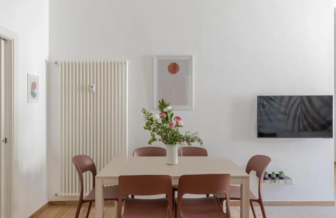 Iflat Colorful And Bright Apartament In Monti-1